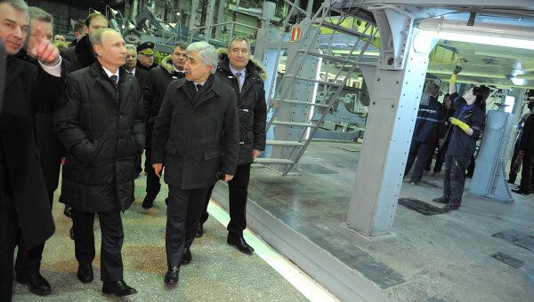 Премьер-министр РФ В.Путин посетил Авиационное производственное объединение КНААПО Премьер-министр РФ В.Путин посетил Авиационное производственное объединение КНААПО