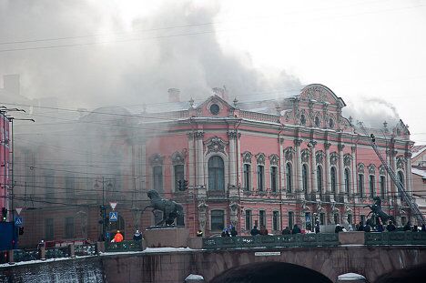 Петербург пожар дворец тушение Петербург пожар дворец тушение