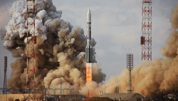 Пуск ракеты Протон-М со спутником Intelsat-22. Архивное фото Пуск ракеты Протон-М со спутником Intelsat-22. Архивное фото