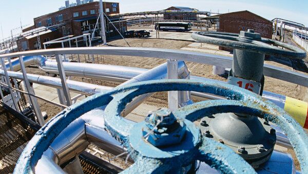 Площадка сбора и переработки попутного газа. Архивное фото Площадка сбора и переработки попутного газа. Архивное фото