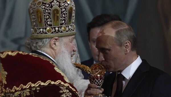 Владимир Путин на праздничном пасхальном богослужении в храме Христа Спасителя Владимир Путин на праздничном пасхальном богослужении в храме Христа Спасителя