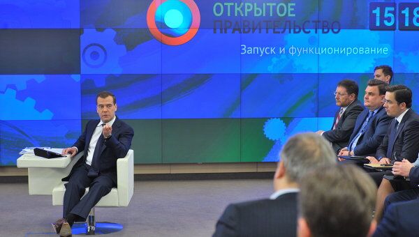 Дмитрий Медведев на встрече в формате Открытого правительства в Международном мультимедийном пресс-центре РИА Новости Дмитрий Медведев на встрече в формате Открытого правительства в Международном мультимедийном пресс-центре РИА Новости