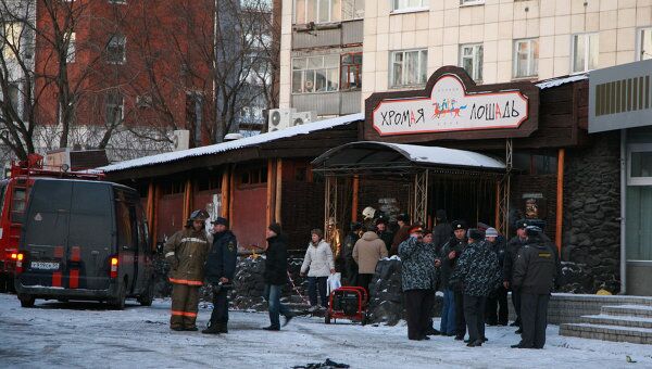 Утром около кафе-клуба Хромая лошадь Утром около кафе-клуба Хромая лошадь