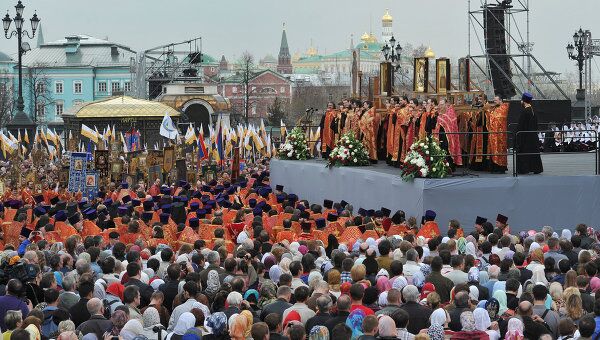Крестный ход и молитвенное стояние в защиту веры, поруганных святынь, Церкви и ее доброго имени Крестный ход и молитвенное стояние в защиту веры, поруганных святынь, Церкви и ее доброго имени
