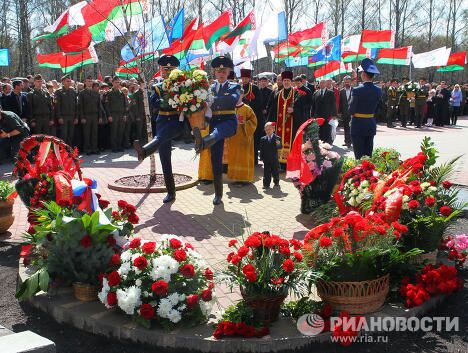 Церемония возложения цветов к мемориалу Жертвам Чернобыля в Минске Церемония возложения цветов к мемориалу Жертвам Чернобыля в Минске
