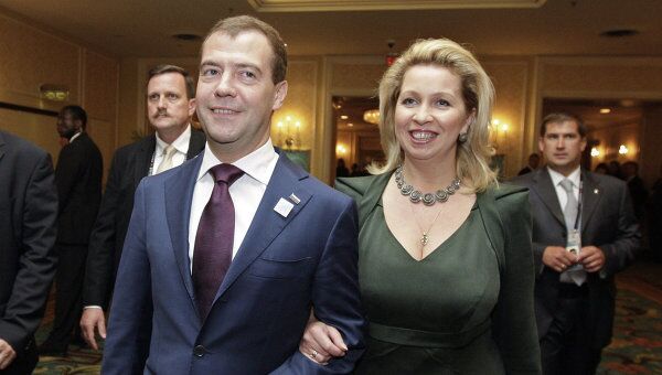 Дмитрий и Светлана Медведевы на приеме от имени премьер-министра Канады в честь глав государств и правительств G20 Дмитрий и Светлана Медведевы на приеме от имени премьер-министра Канады в честь глав государств и правительств G20