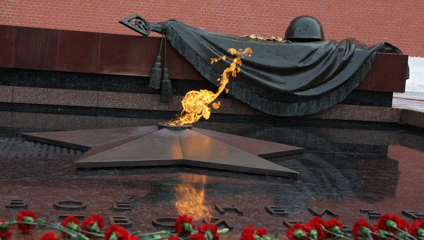 Вечный огонь в Александровском саду Вечный огонь в Александровском саду