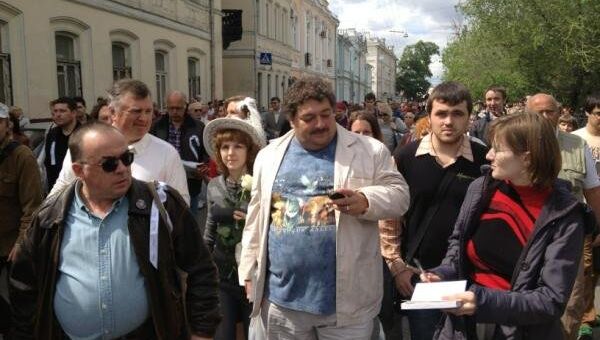Акция Контрольная прогулка писатели Москва репортер Акция Контрольная прогулка писатели Москва репортер