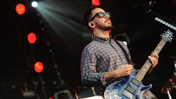 Участник группы Linkin Park Майк Шинода. Архивное фото Участник группы Linkin Park Майк Шинода. Архивное фото