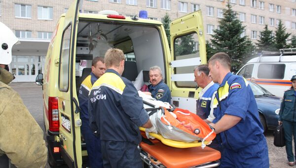 Эвакуация пострадавших в ДТП в Новгородской области Эвакуация пострадавших в ДТП в Новгородской области