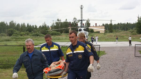 Эвакуация пострадавших в ДТП в Новгородской области Эвакуация пострадавших в ДТП в Новгородской области