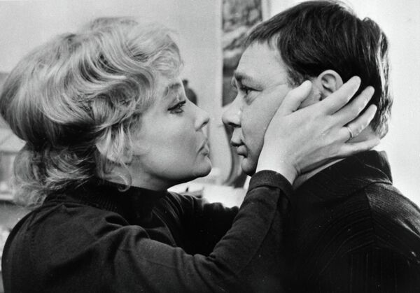 Ирина Скобцева и Евгений Леонов в фильме Зигзаг удачи Ирина Скобцева и Евгений Леонов в фильме Зигзаг удачи