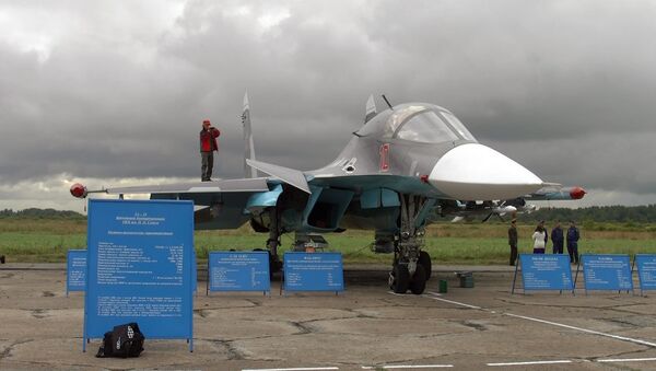 Су-34 высотой с трехэтажный дом готовят к авиасалону под Питером Су-34 высотой с трехэтажный дом готовят к авиасалону под Питером