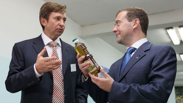 Медведев на маслозаводе вспомнил рецепт вкусной закуски c черным хлебом Медведев на маслозаводе вспомнил рецепт вкусной закуски c черным хлебом