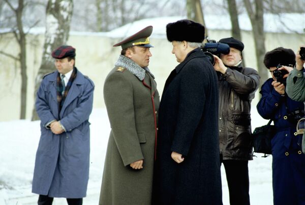 Борис Николаевич Ельцин и Павел Сергеевич Грачев Борис Николаевич Ельцин и Павел Сергеевич Грачев
