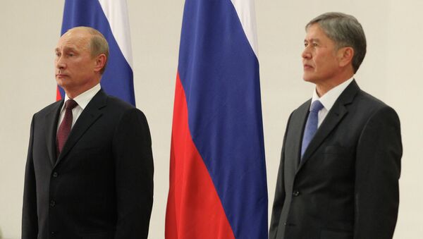 Президент России Владимир Путин и глава Киргизии Алмазбек Атамбаев Президент России Владимир Путин и глава Киргизии Алмазбек Атамбаев