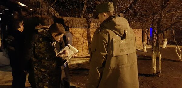 Сотрудники Следственного комитета России на месте убийства депутата Законодательного собрания Ростовской области Андрея Алабушева и его супруги Сотрудники Следственного комитета России на месте убийства депутата Законодательного собрания Ростовской области Андрея Алабушева и его супруги