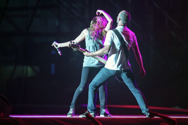 Вокалистка группы Guano Apes Сандра Насич выступает на музыкальном фестивале Кубана-2013 Вокалистка группы Guano Apes Сандра Насич выступает на музыкальном фестивале Кубана-2013