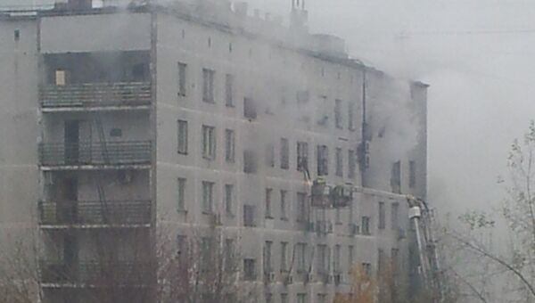 Здание горит на Шипиловской улице в Москве Здание горит на Шипиловской улице в Москве