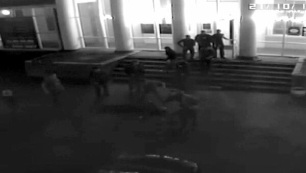 Съемка камер наблюдения у ночного клуба на Урале, где произошло убийство Съемка камер наблюдения у ночного клуба на Урале, где произошло убийство