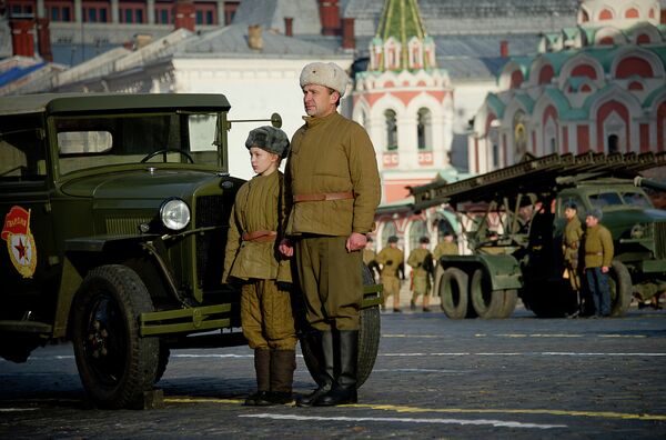 Торжественный марш, посвященный 71-й годовщине Парада 1941 года Торжественный марш, посвященный 71-й годовщине Парада 1941 года