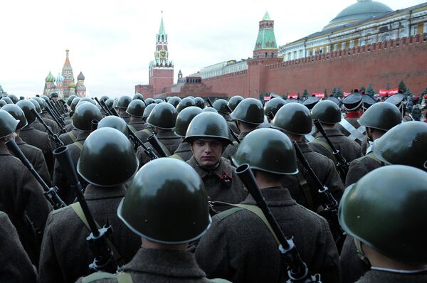 Торжественный марш, посвященный 71-й годовщине Парада 1941 года Торжественный марш, посвященный 71-й годовщине Парада 1941 года