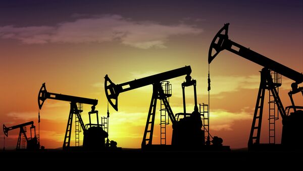 Добыча нефти. Архивное фото Добыча нефти. Архивное фото