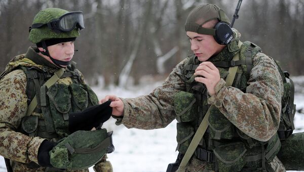 Новая боевая экипировка для военнослужащих сухопутных войск. Архивное фото Новая боевая экипировка для военнослужащих сухопутных войск. Архивное фото