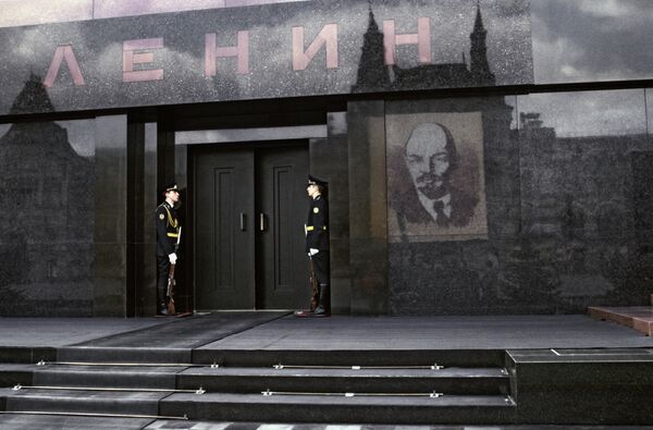 Почетный караул у Мавзолея В.И.Ленина Почетный караул у Мавзолея В.И.Ленина