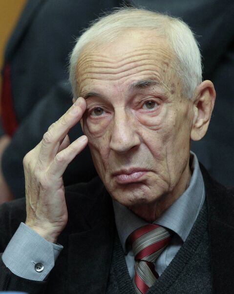 Адвокат Михаила Ходорковского Юрий Шмидт Адвокат Михаила Ходорковского Юрий Шмидт