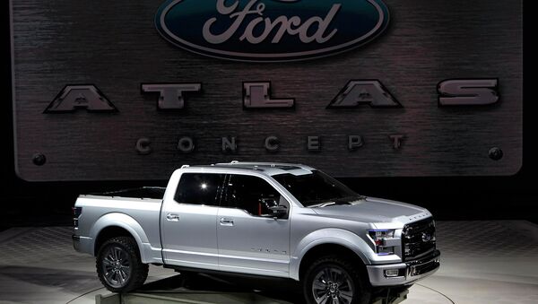 Автомобиль Ford Atlas на автосалоне в Детройте, США Автомобиль Ford Atlas на автосалоне в Детройте, США