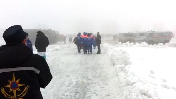 Пассажирский самолет разбился в Казахстане близ Алма-Аты Пассажирский самолет разбился в Казахстане близ Алма-Аты