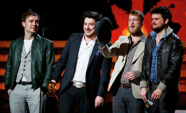 Группа Mumford & Sons на церемонии вручения 55-й юбилейной премии Грэмми Группа Mumford & Sons на церемонии вручения 55-й юбилейной премии Грэмми