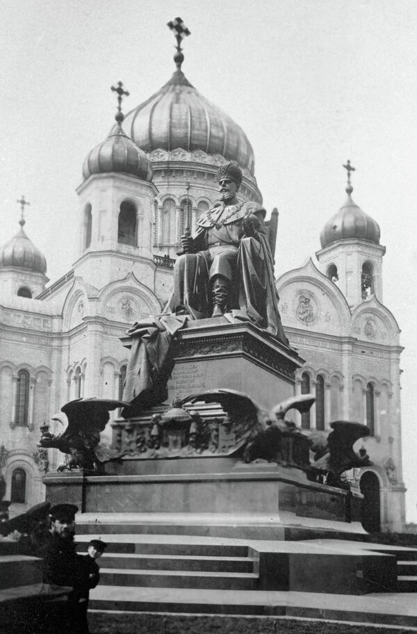 Памятник царю Александру III Памятник царю Александру III