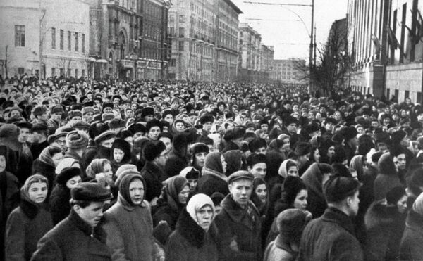 В час похорон И.В. Сталина на улицах Москвы В час похорон И.В. Сталина на улицах Москвы