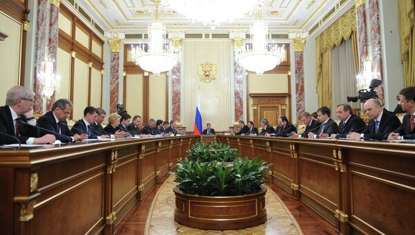Д.Медведев проводит заседание правительства РФ. Архивное фото Д.Медведев проводит заседание правительства РФ. Архивное фото