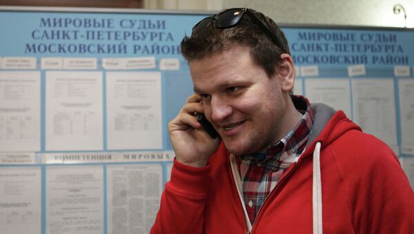 Д.Алешковского доставили в Московский районный суд Петербурга Д.Алешковского доставили в Московский районный суд Петербурга
