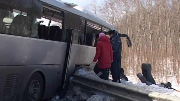 Автобус с детдомовцами попал в ДТП под Вологдой. Кадры с места аварии Автобус с детдомовцами попал в ДТП под Вологдой. Кадры с места аварии