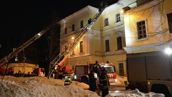 Здание ГИТИС горит в Москве Здание ГИТИС горит в Москве