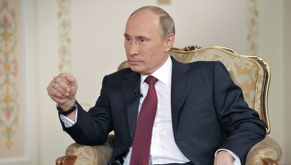 Президент России Владимир Путин во время интервью немецкой телерадиокомпании ARD Президент России Владимир Путин во время интервью немецкой телерадиокомпании ARD