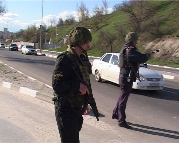 Полицейские патрулируют улицы в Белгороде Полицейские патрулируют улицы в Белгороде
