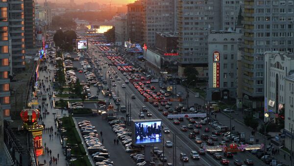 Улица Новый Арбат. Архивное фото Улица Новый Арбат. Архивное фото