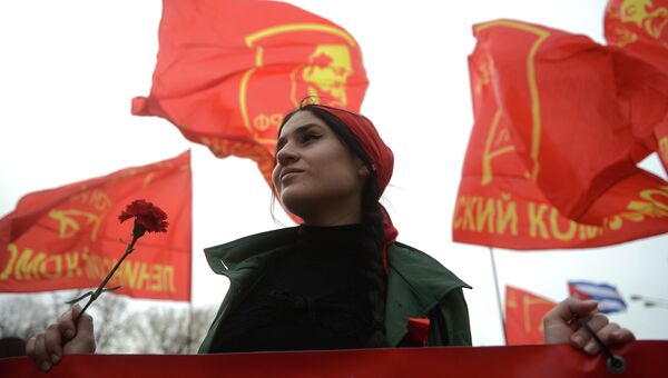 Шествие и митинг КПРФ в Москве. Архивное фото Шествие и митинг КПРФ в Москве. Архивное фото