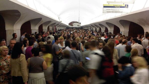 Станцию метро Охотный ряд в центре Москвы закрыли из-за пожара Станцию метро Охотный ряд в центре Москвы закрыли из-за пожара