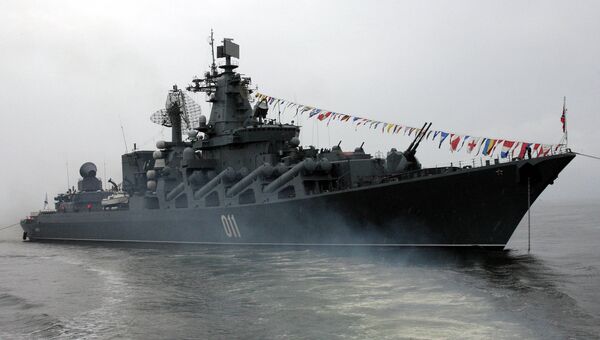 Крейсер Варяг во время подготовки ко Дню ВМФ. Архивное фото Крейсер Варяг во время подготовки ко Дню ВМФ. Архивное фото