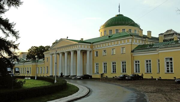 Таврический дворец в Санкт-Петербурге. Архивное фото Таврический дворец в Санкт-Петербурге. Архивное фото