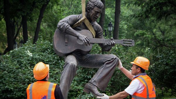 Установка памятника Владимиру Высоцкому во Владивостоке Установка памятника Владимиру Высоцкому во Владивостоке
