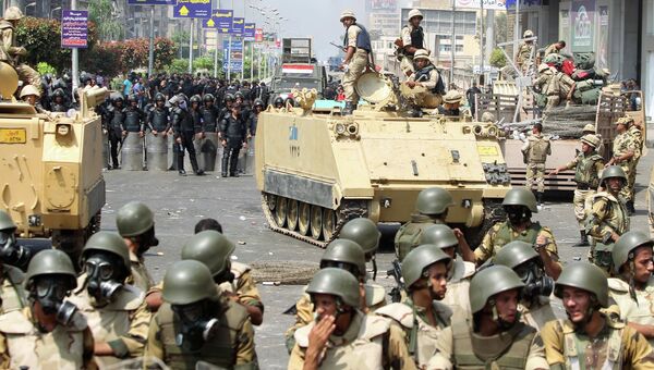 Полиция во время протестов в Каире Полиция во время протестов в Каире