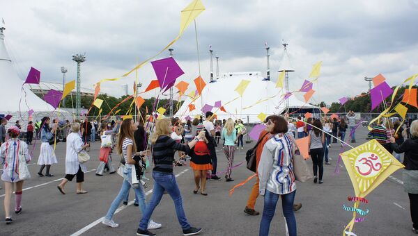 Запуск воздушных змеев Cirque du Soleil Запуск воздушных змеев Cirque du Soleil
