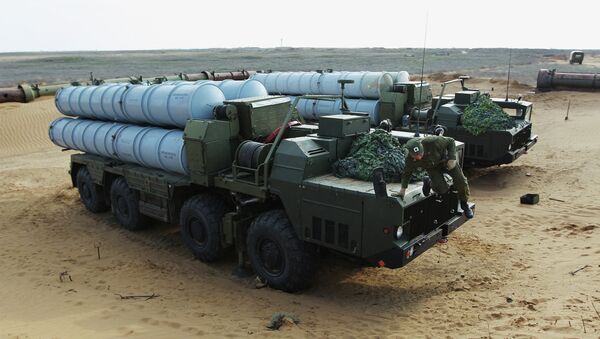 Зенитно-ракетный комплекс С-300. Архивное фото Зенитно-ракетный комплекс С-300. Архивное фото